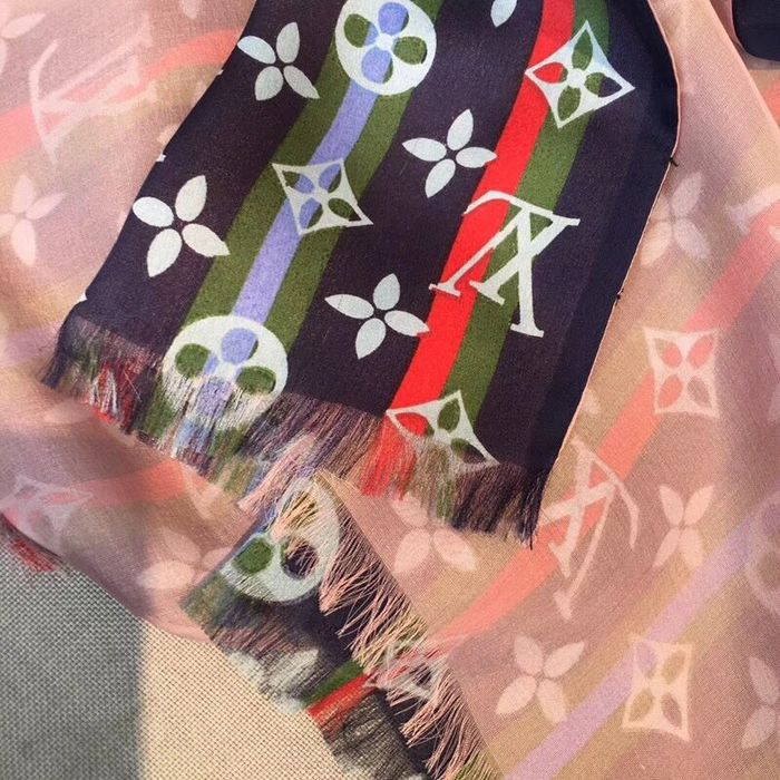 Louis Vuitton Scarf LVS00050